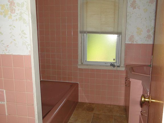 5th image of 128 Janos Ln