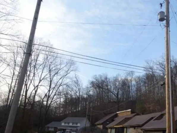 256 Cherry Hill Ln, Hagerhill, KY 41222