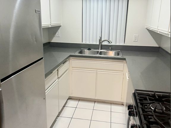 4th image of 3641 Midvale Ave #2255