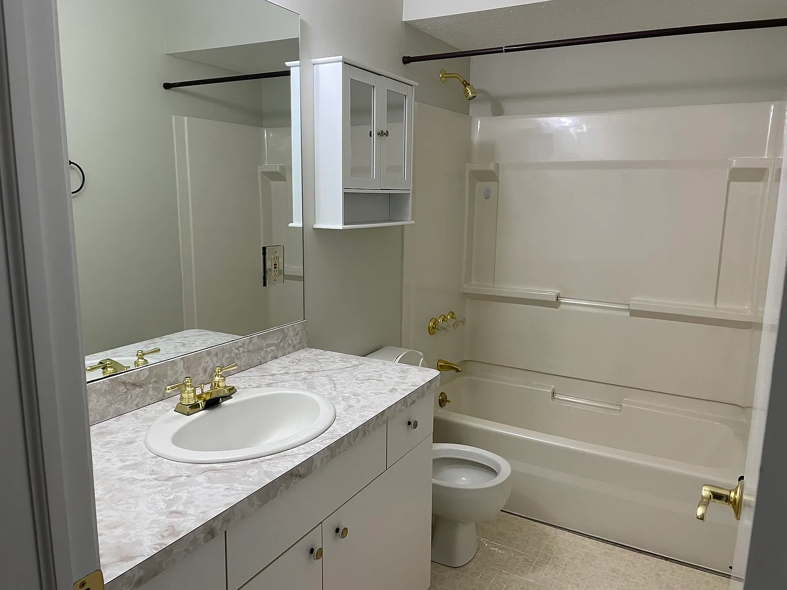 245 Greenview Dr — Photo 4