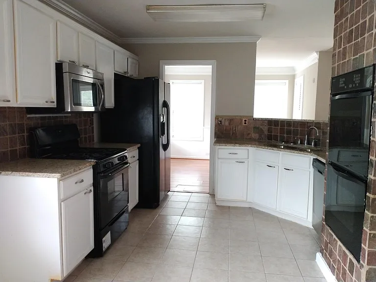 2390 Manor Oak Ct — Photo 7