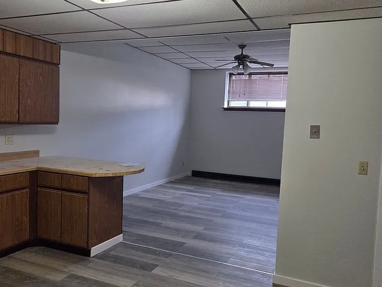 124 N Broadway St — Photo 12