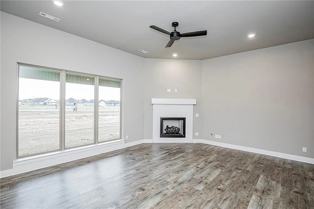 1048 Parker Lane - 1 — Photo 3