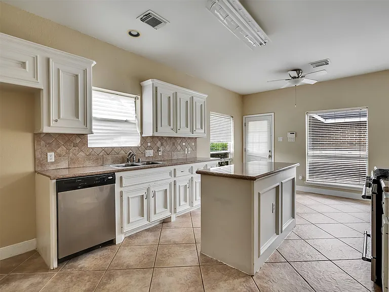 1803 Ripple Creek Dr — Photo 18