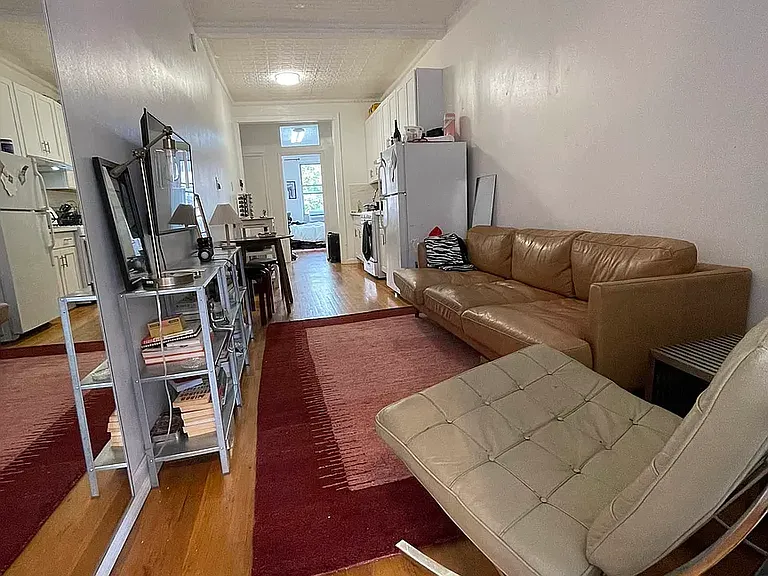 141 Montrose Ave #3R — Photo 5