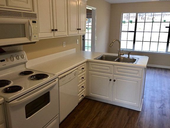 5th image of 2907 Arrowwood Cir