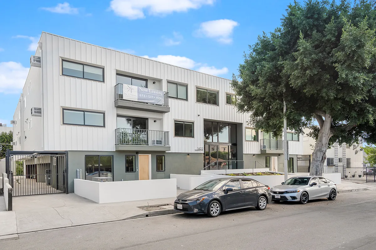 Building Photo - 1422 Tamarind Ave