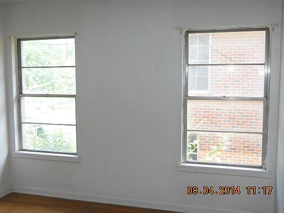 3rd image of 933 Fernwood Ave