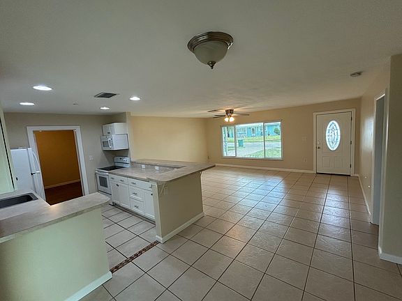 3rd image of 360 Glen Haven Dr