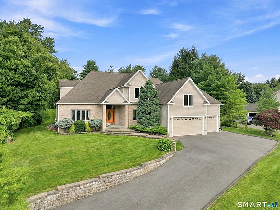 2nd image of 44 Chippenwood Lane