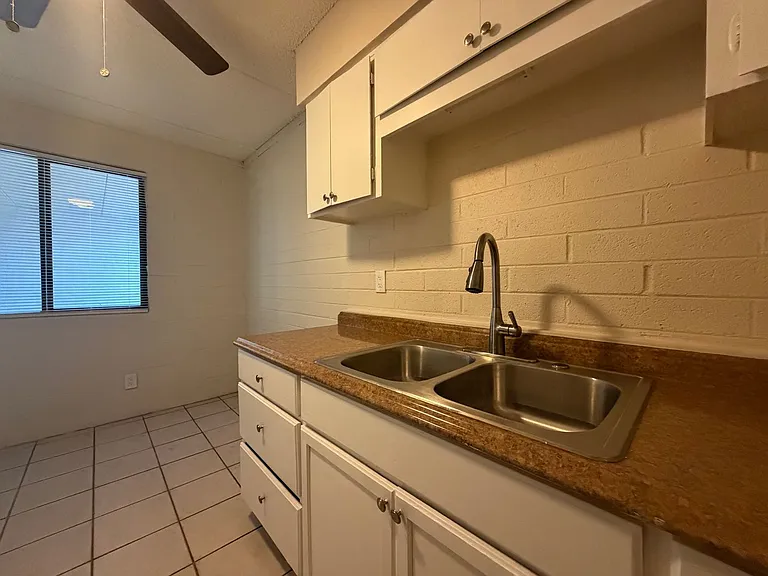 809 E Vogel Ave — Photo 7