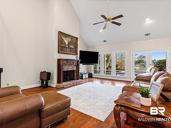 5th image of 4851 Audubon Dr