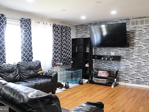 3rd image of 303 Academy Ave