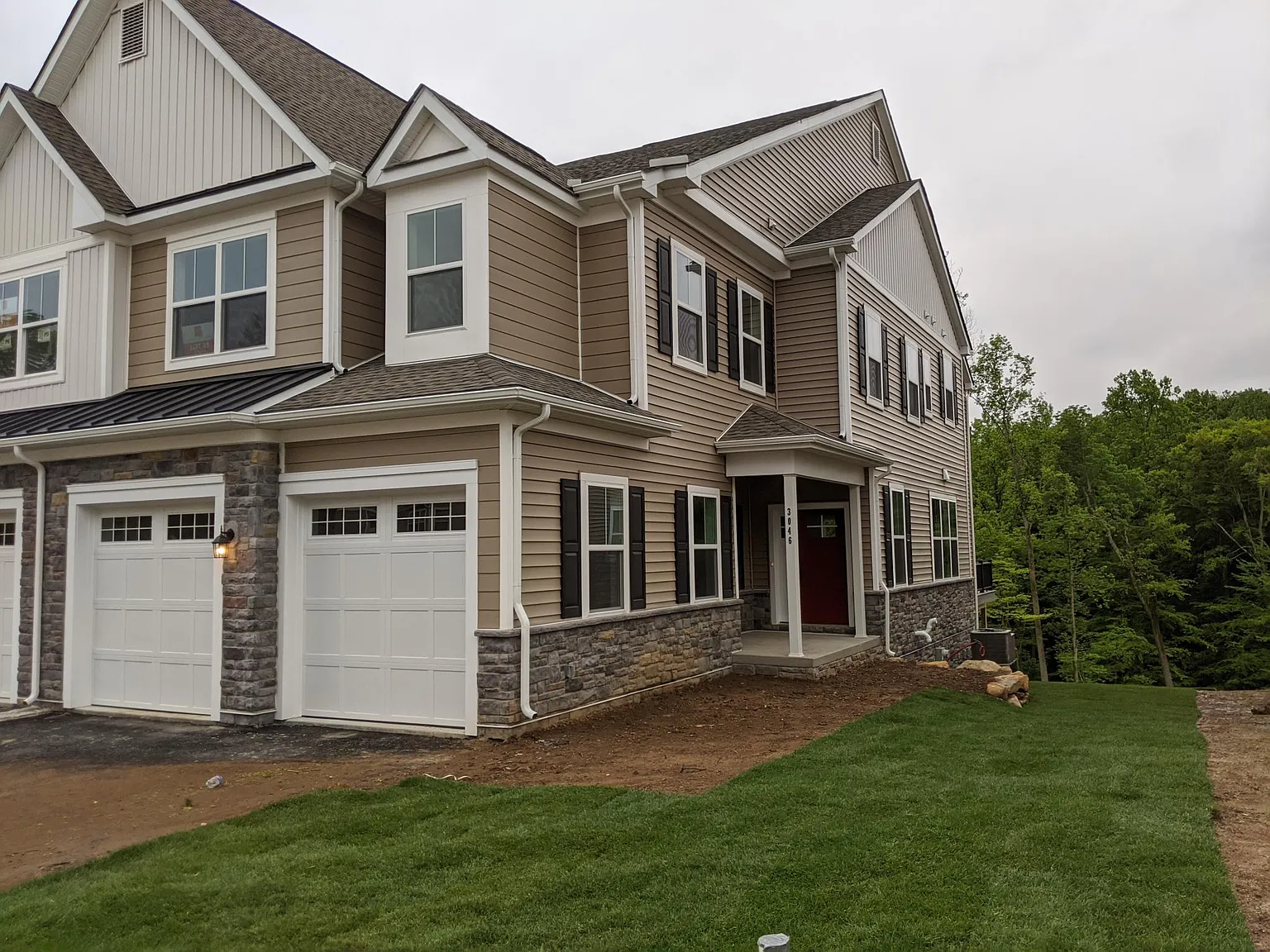 4 bed, 4200 sqft, $4,400 — Photo 1