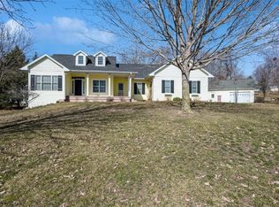 8720 Deer Ct, Cedar Rapids, IA 52411