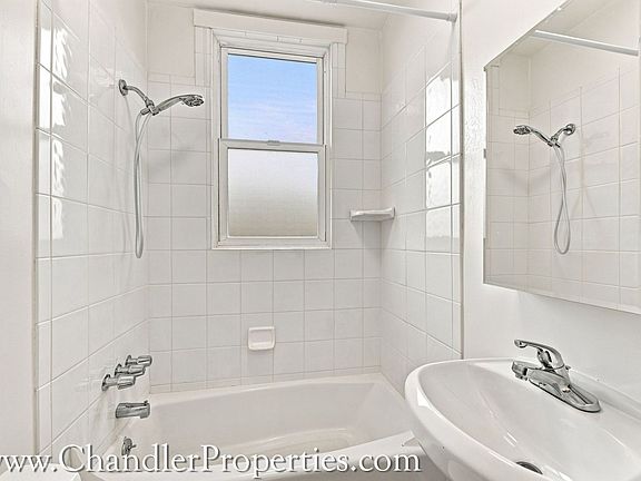 4th image of 605 Scott St APT 6