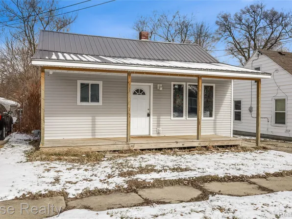 1483 Carman St, Burton, MI 48529