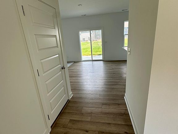 3rd image of 1028 Bald Tree Dr