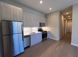 957 W Grace St #102, Chicago, IL 60613