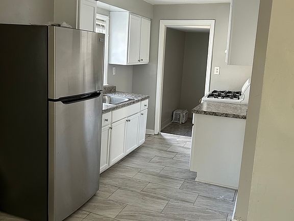 3rd image of 4937 Fleming St