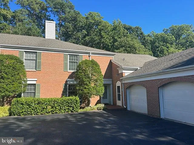 2 bed, 2.5 bath, 1800 sqft, $2,100 — Photo 1