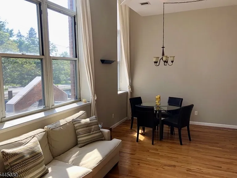 280 Main St — Photo 6