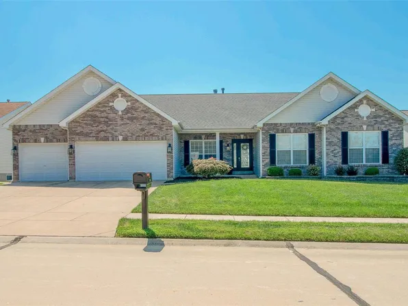 2070 Roselake Cir, Saint Peters, MO 63376