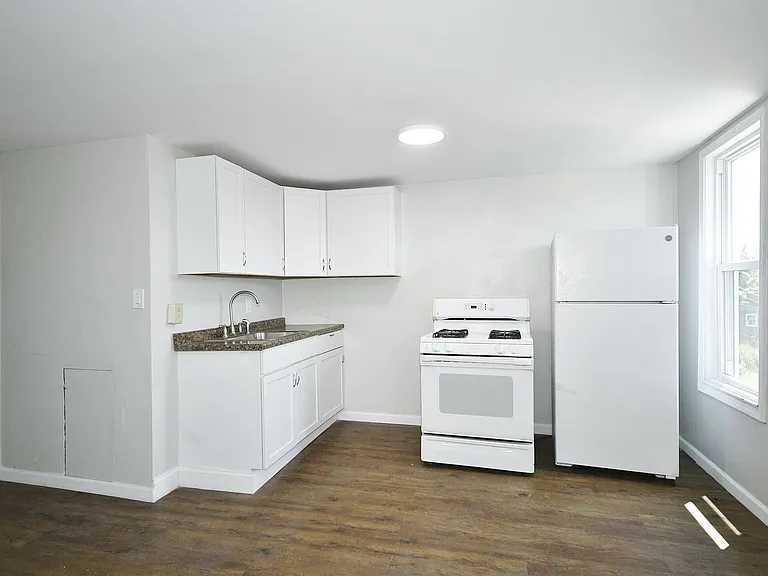1103 Crosby St #2 — Photo 4