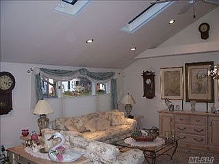 2nd image of 9 Deepwater Ave