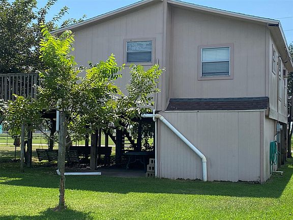 3rd image of 974 Gulfview Dr