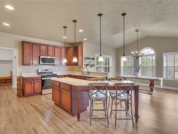 4th image of 213 Windham Ln