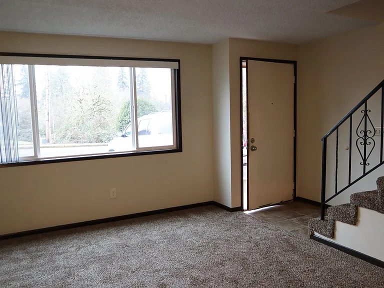 612 SE 2nd St — Photo 3