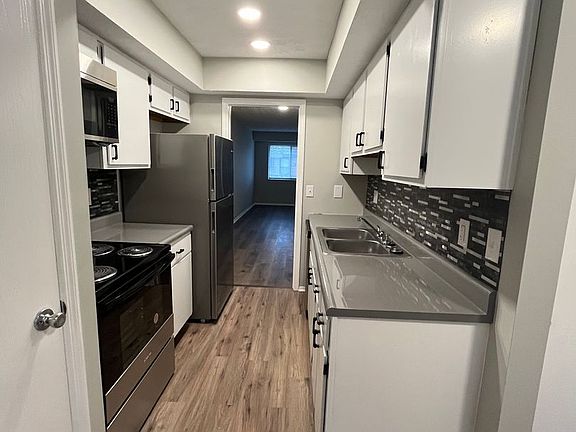 3rd image of 3535 Spanish Villa Dr #1