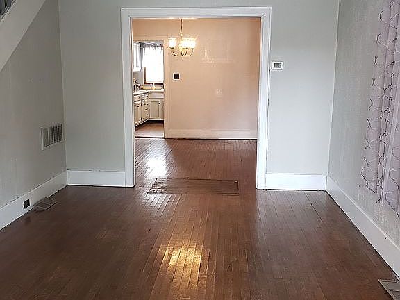 3rd image of 220 Limestone St