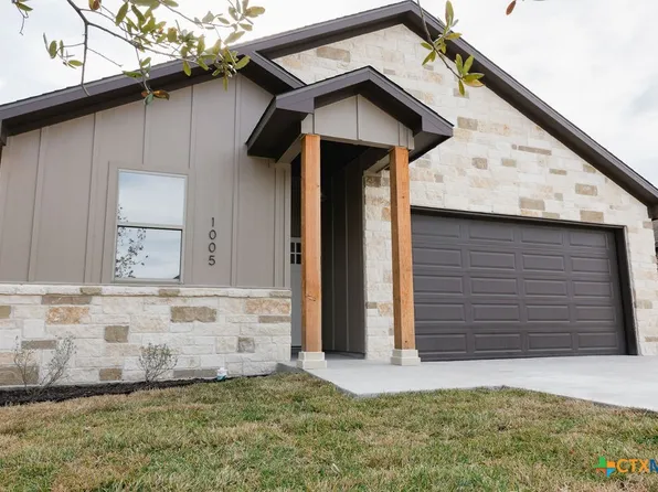 1005 Broadmoor St, Victoria, TX 77904