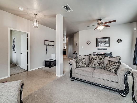 5th image of 120 Lacy Oak Ln