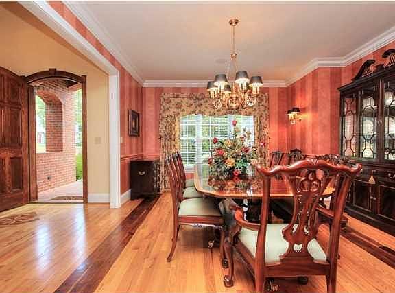3rd image of 2427 Fox Run Dr