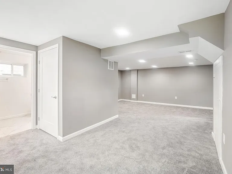 2615 Otis St NE — Photo 20