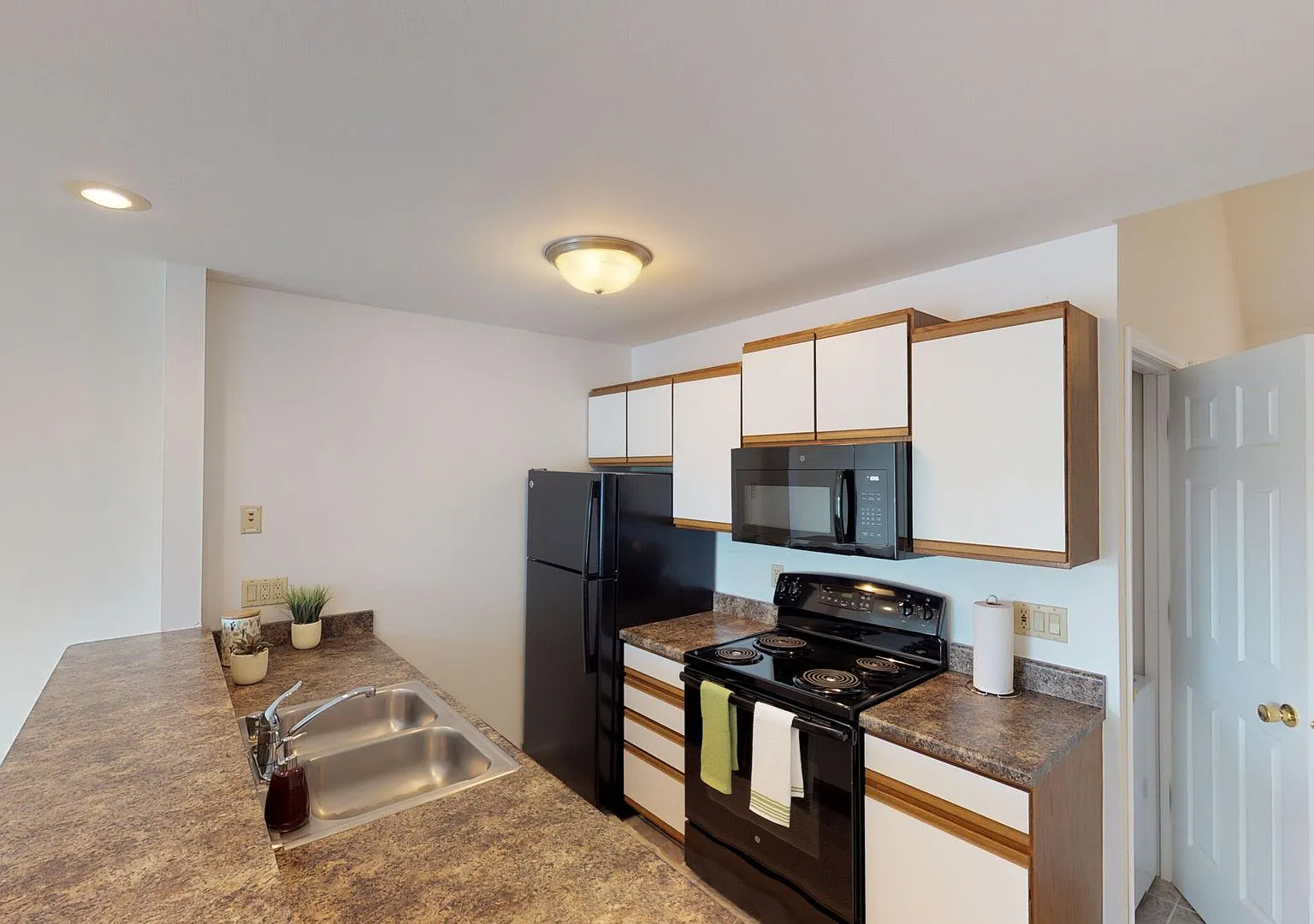 Muirfield Apartments — Photo 1