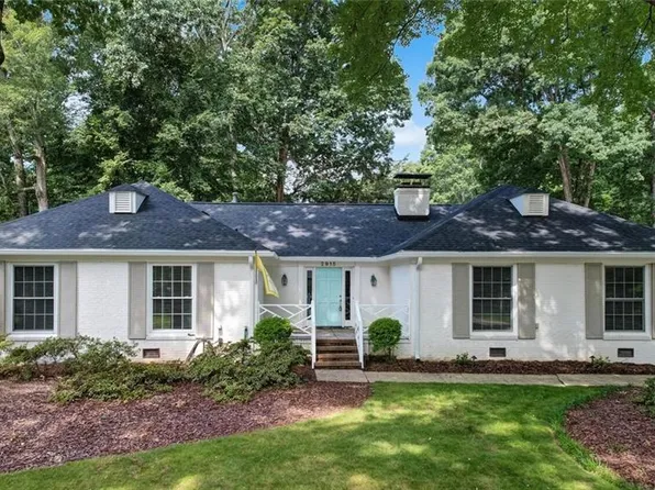 2915 Round Hill Rd, Greensboro, NC 27408