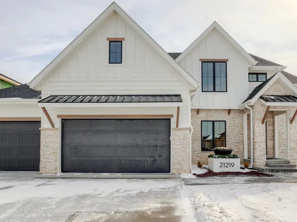 21219 Joseph St, Elkhorn, NE 68022