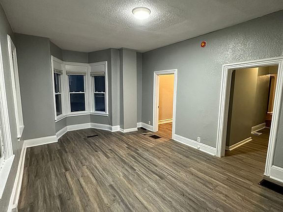 4th image of 1375 Edgerton St