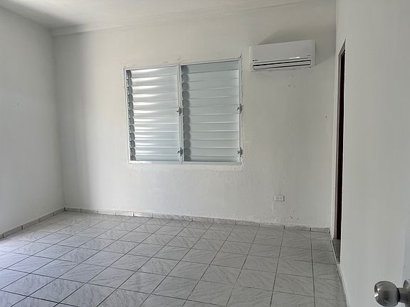 3rd image of 101 Calle Diez De Andino Esquina Loiza #1