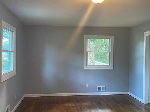 4th image of 29 Raymond Ave