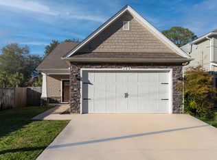 105 3rd Ave, Shalimar, FL 32579