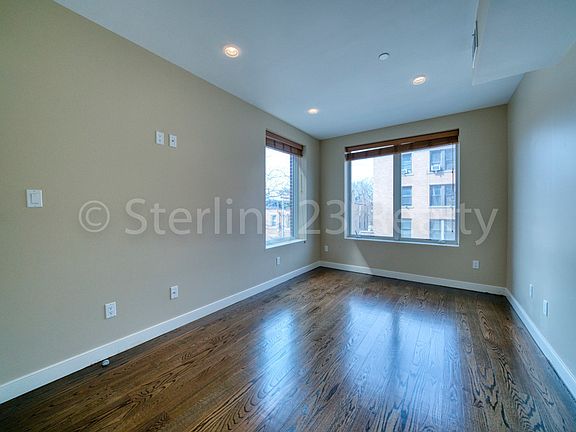 5th image of 27-04 Hoyt Ave S #C5