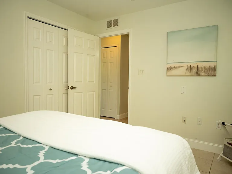 2247 Pineland Ave — Photo 26