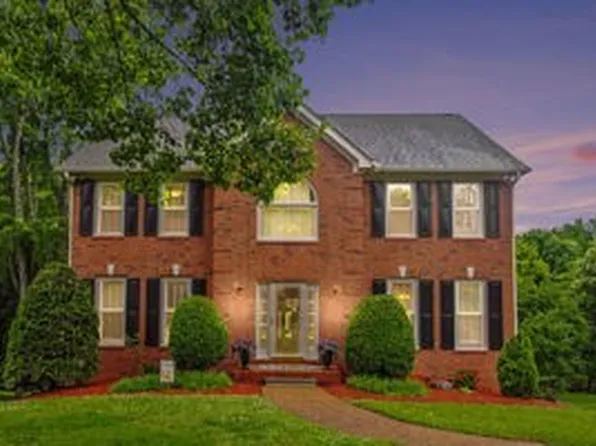 808 Overhills Dr, Old Hickory, TN 37138