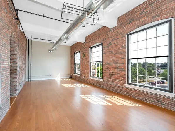 491 Dutton St Unit 413, Lowell, MA 01854