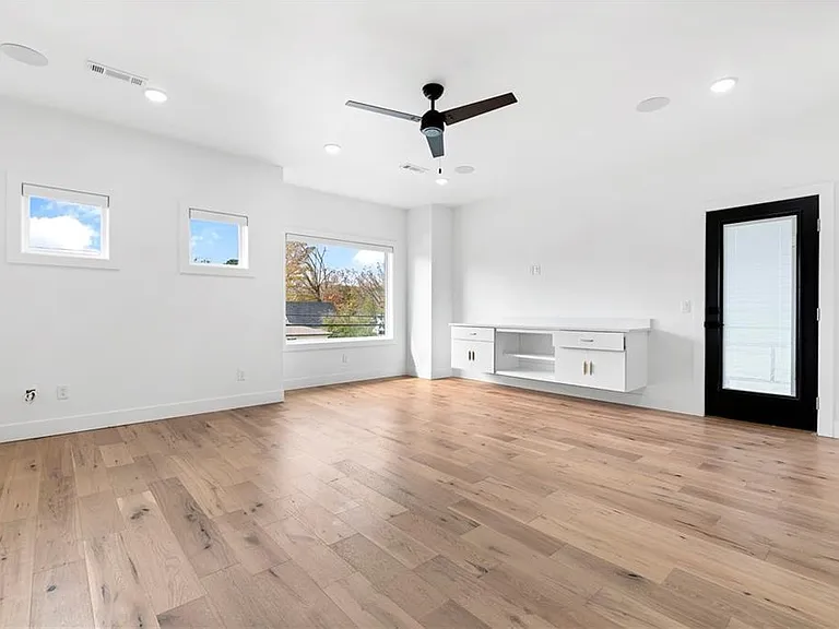 4413 S 88th St — Photo 43